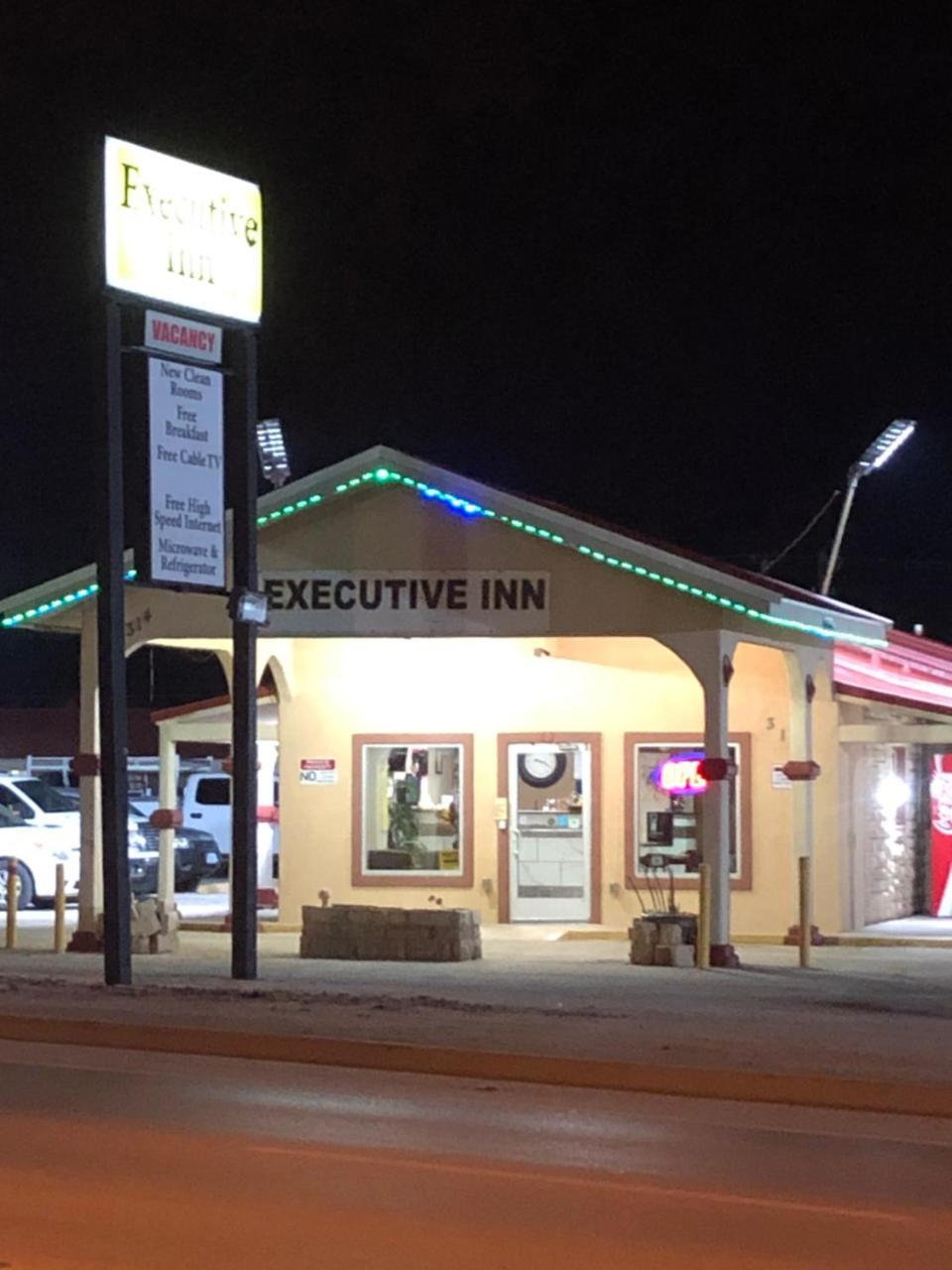 Executive Inn Snyder מראה חיצוני תמונה